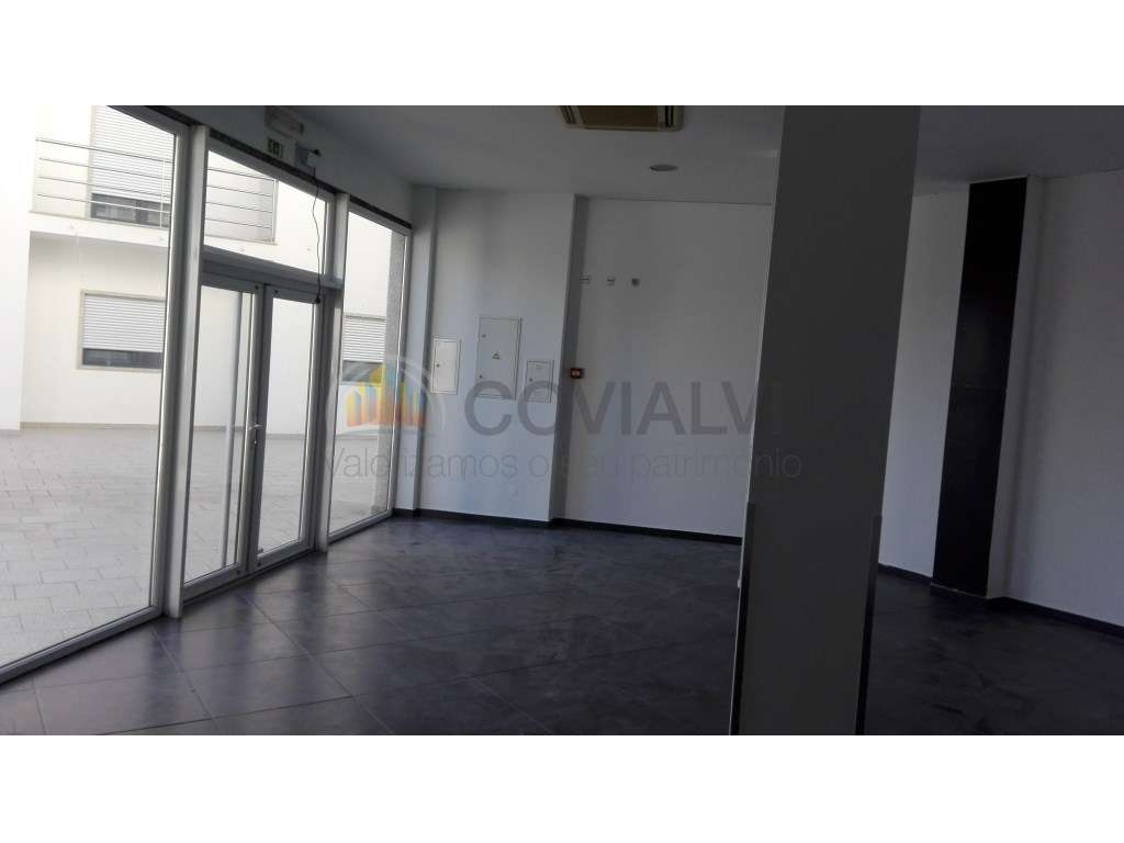 Arrenda-se Espaço Comercial - Tortosendo - Grande imagem: 4/11