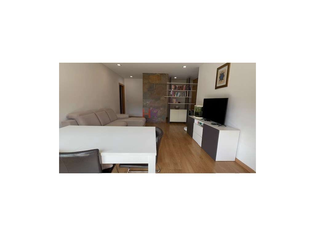 Quinta da Portela Vende-se T2 com garagem dupla.-7