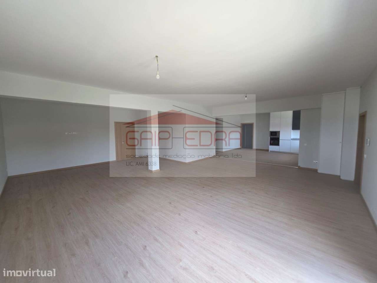 Moradia 4 frentes nova  com 840 m2 terreno em Felgueiras-14