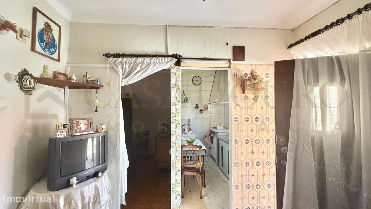 Moradia térrea T1+ 1 para renovação em Vilar do Paraíso - Grande imagem: 2/11