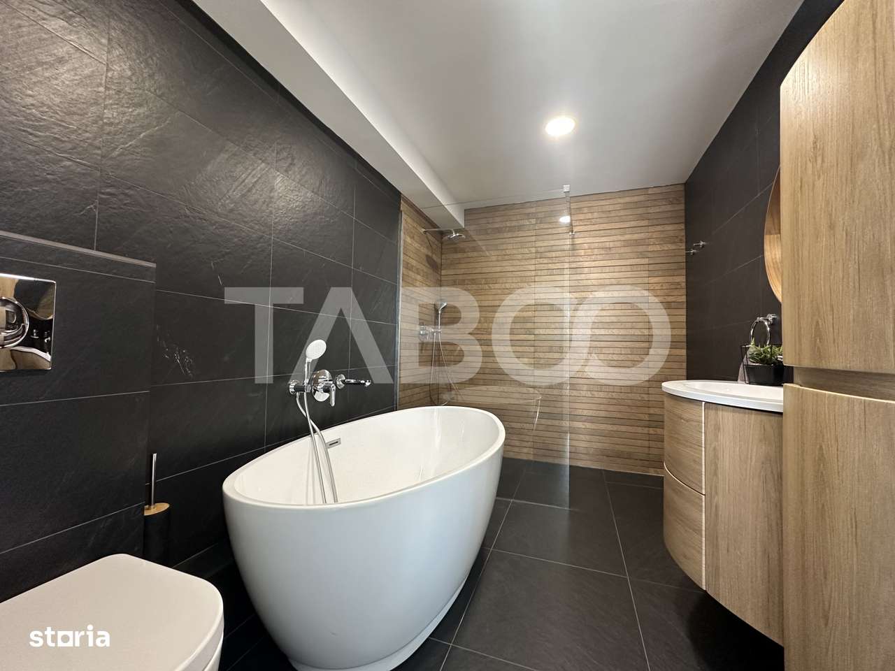 COMISION 0- Penthouse de vanzare in Doamna Stanca si terasa de 97 mp-10