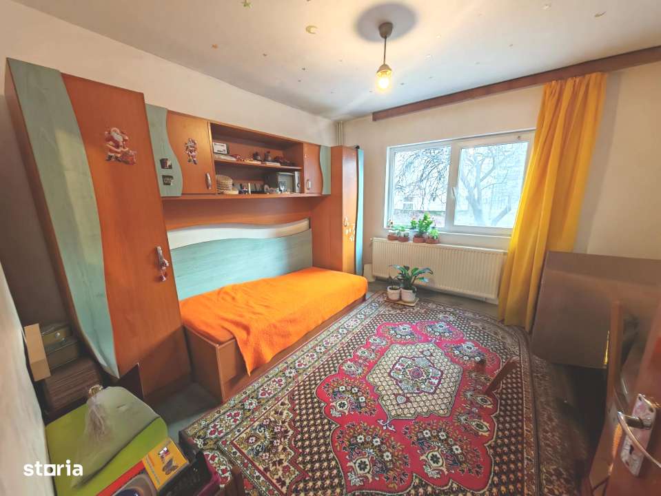 De Vanzare- Apartament Luminos, Decomandat cu Centrala Proprie-2