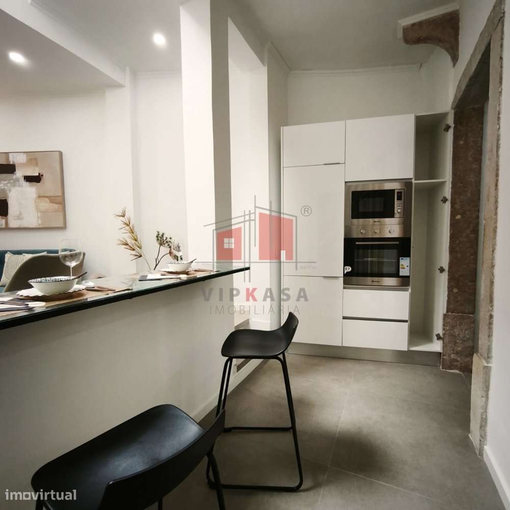 Apartamento T3 Remodelado em Benfica-8