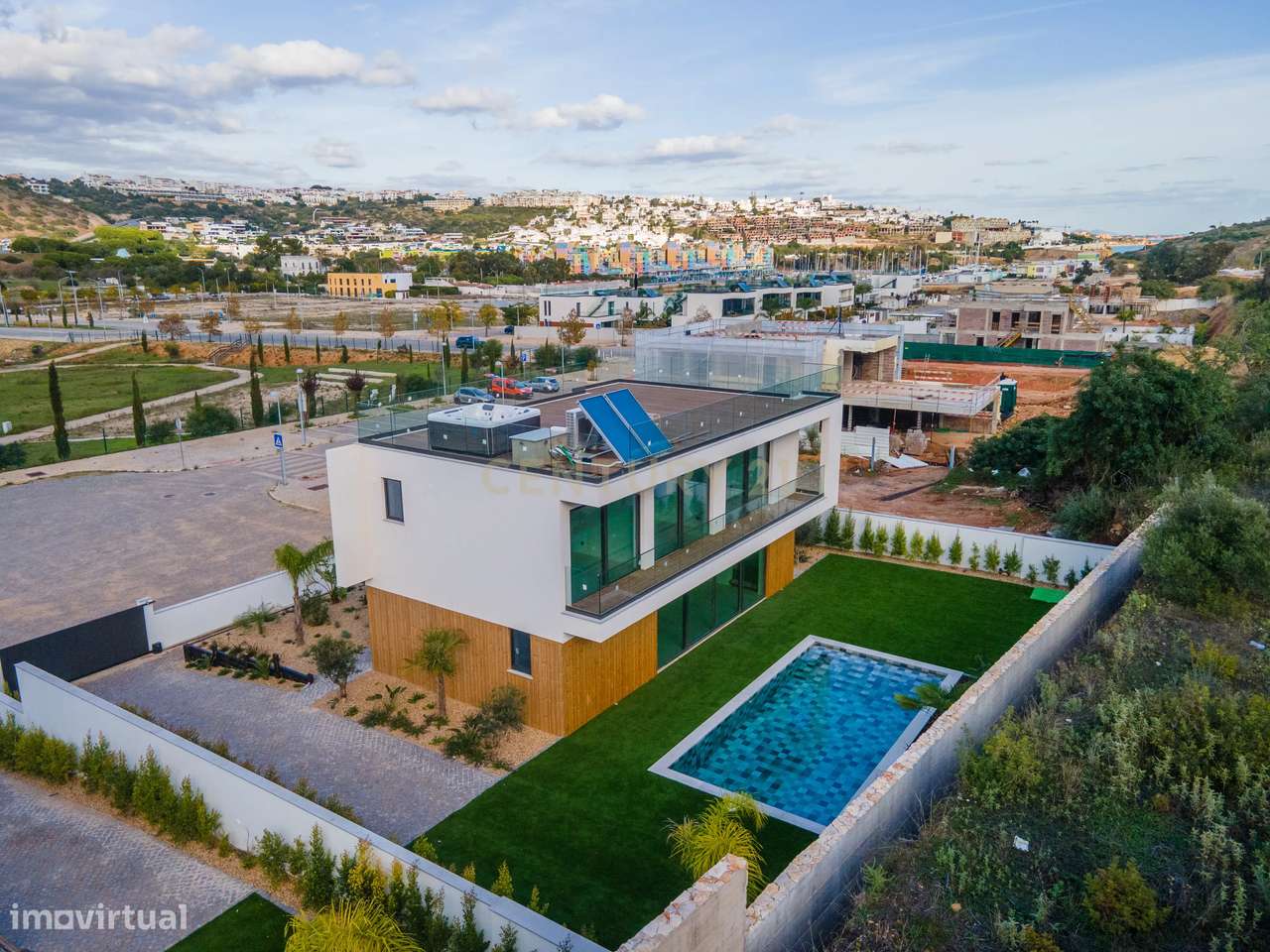 Moradia T4, com acabamentos premium, na Marina de Albufeira - Grande imagem: 2/40