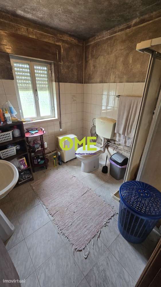 Moradia T2 em banda com jardim e localização tranquila-7