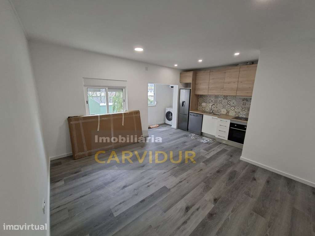 Baixa da Banheira T2 totalmente remodelado-6