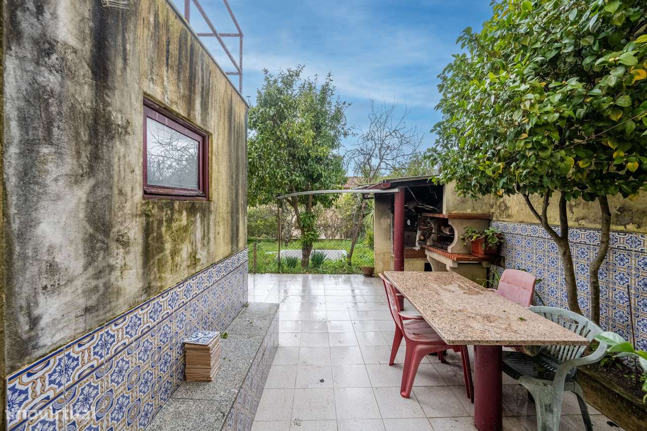 Moradia T4 de gaveto em Nogueira-27