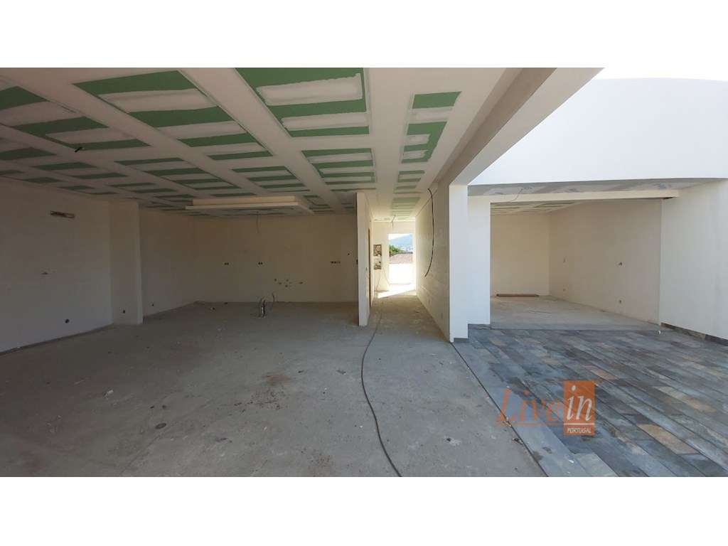 Quinta com Moradia T4 Isolada na Azueira em Mafra-7