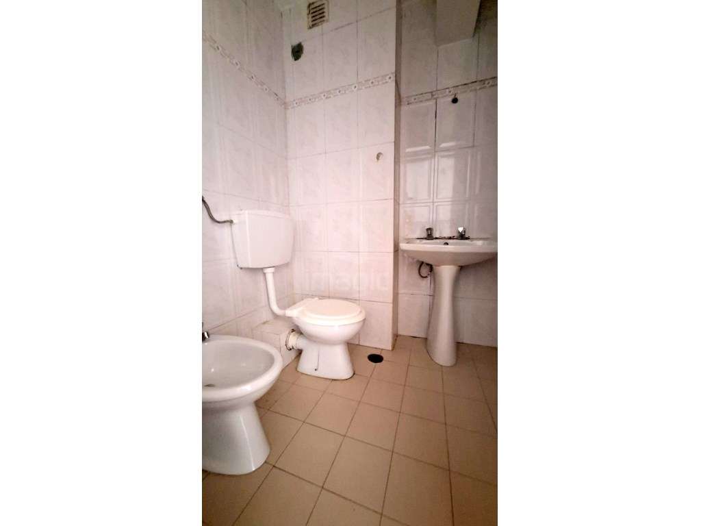 Apartamento T3 Usado em Casal de Cambra-10