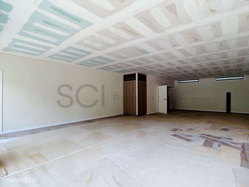 Extraordinário Apartamento T3+1 com amplas áreas em Coina-8