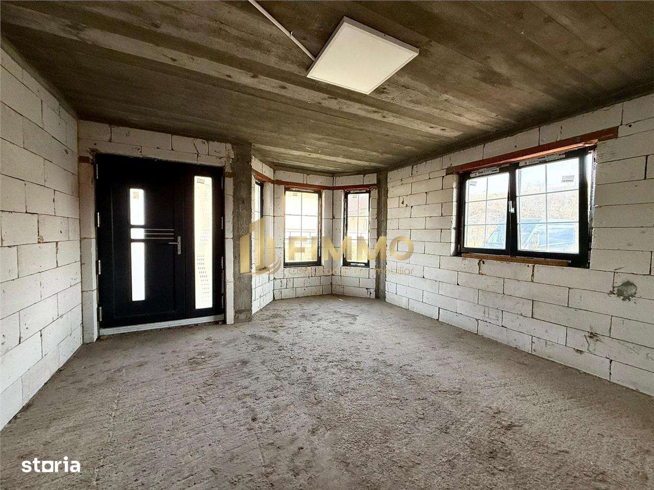 Casa la rosu | 210mp | Teren 19 ari| Plopeni| Suceava| ID:1524 - Imagine principală: 5/6