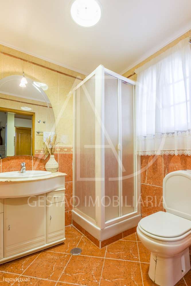 MORADIA T5+1 EM SANTO ANDRÉ, BARREIRO-16