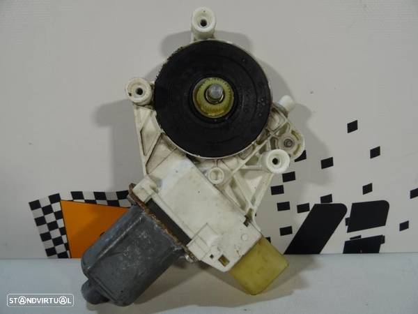 Motor Do Elevador De Vidro Frente Direito Bmw 1 (E87)  0130822227 / 69 - 6