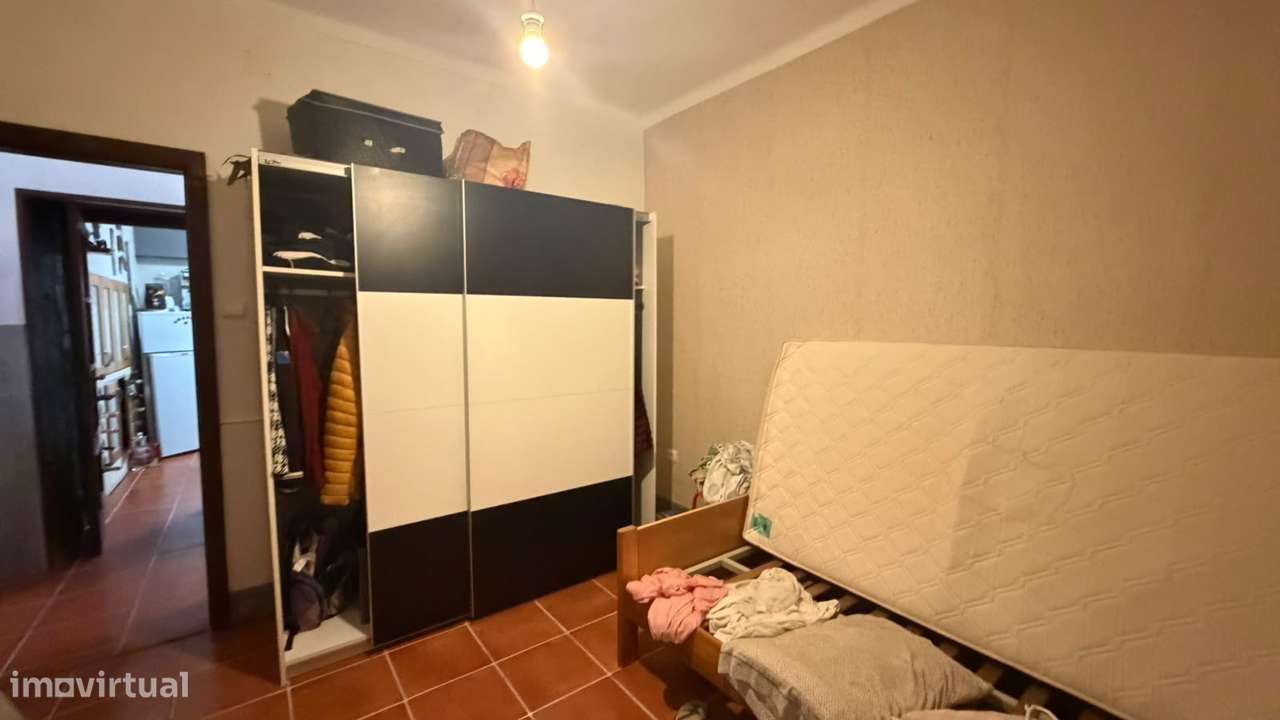 Andar de Moradia T2 c/ Suite, Logradouro e Garagem-24