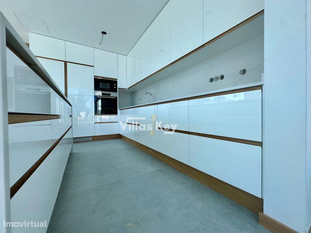 Para venda, moradia ao lado da Praia Porto de Mos, com piscina e ja... - Grande imagem: 5/40