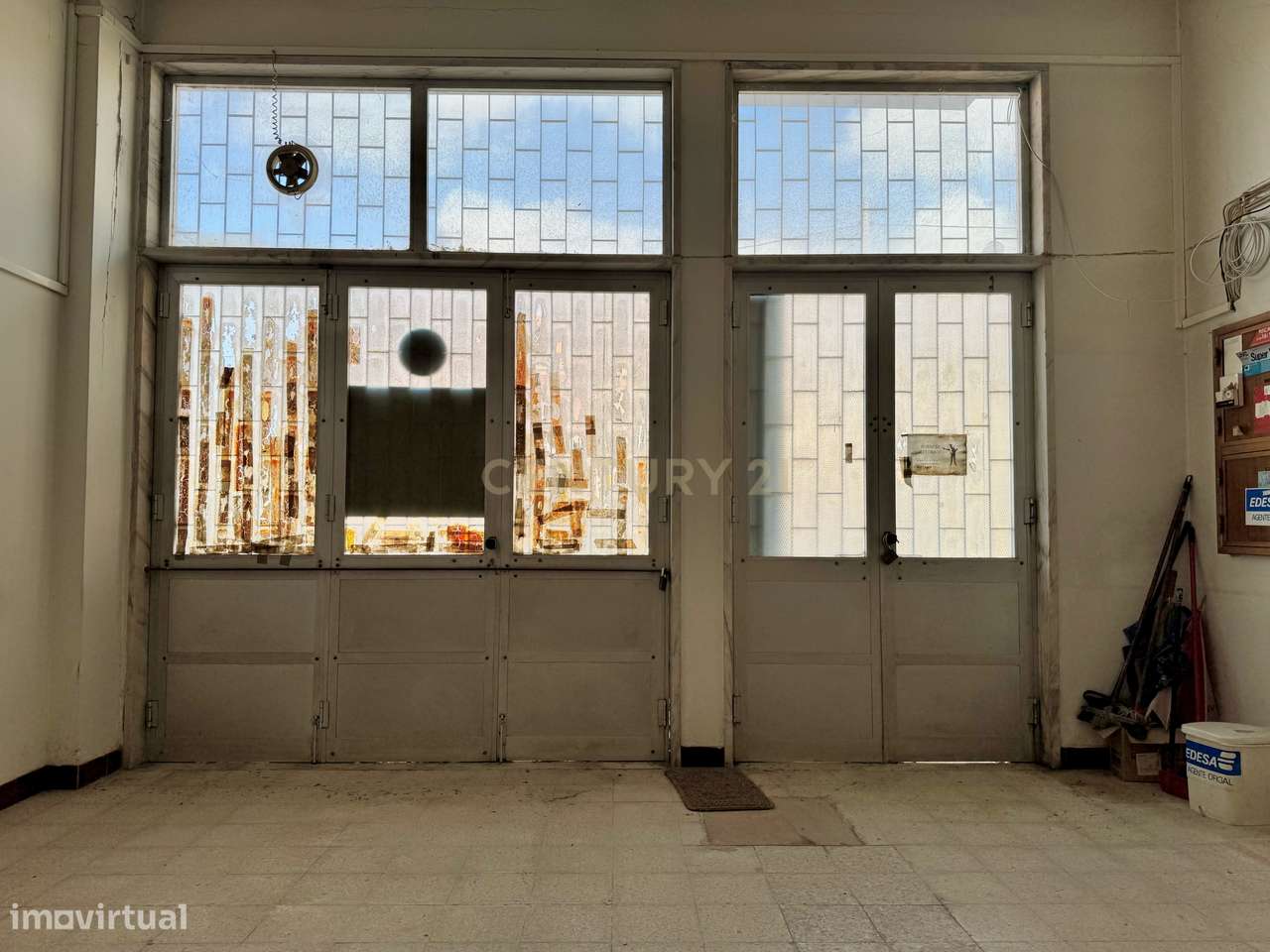 Duas Lojas, Um Só Investimento: 175 m² com Escritório + Armazém - Grande imagem: 4/11