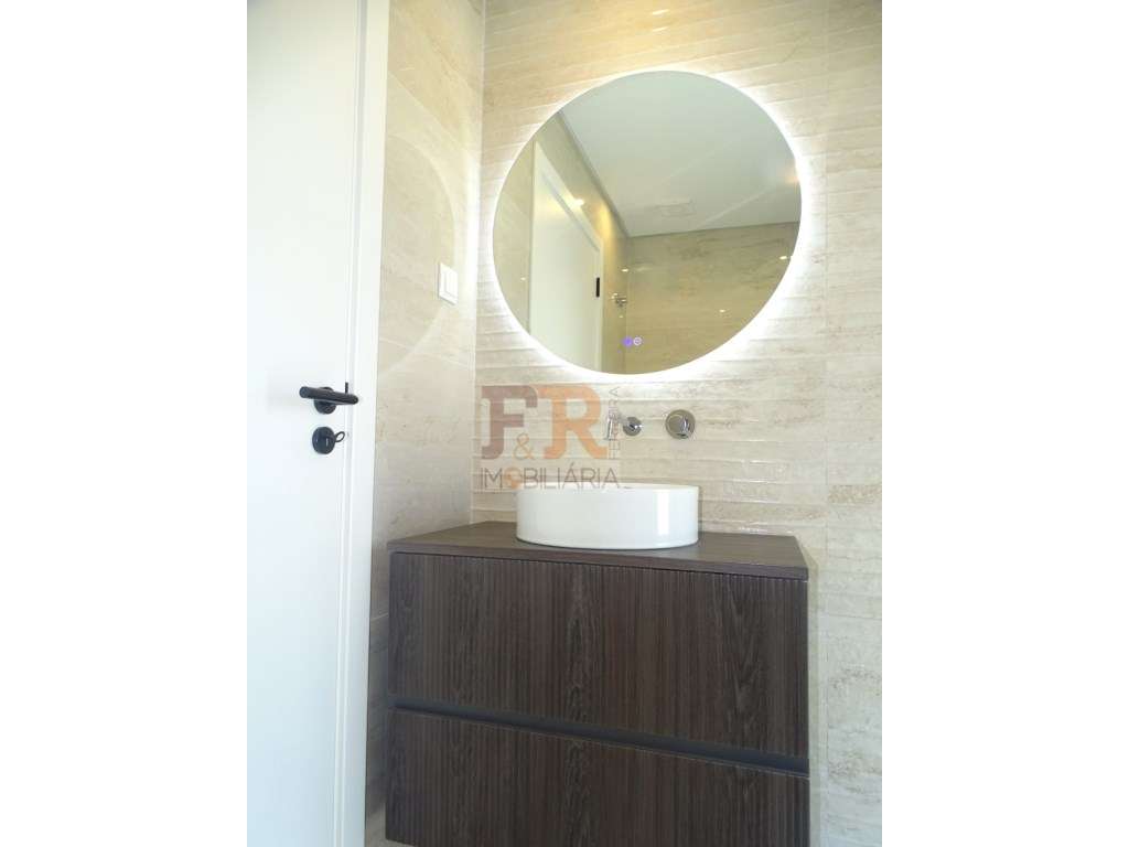 PRONTA!! Moradia Duplex T4 com Garagem, Quinta das laranjeiras Fern...-35