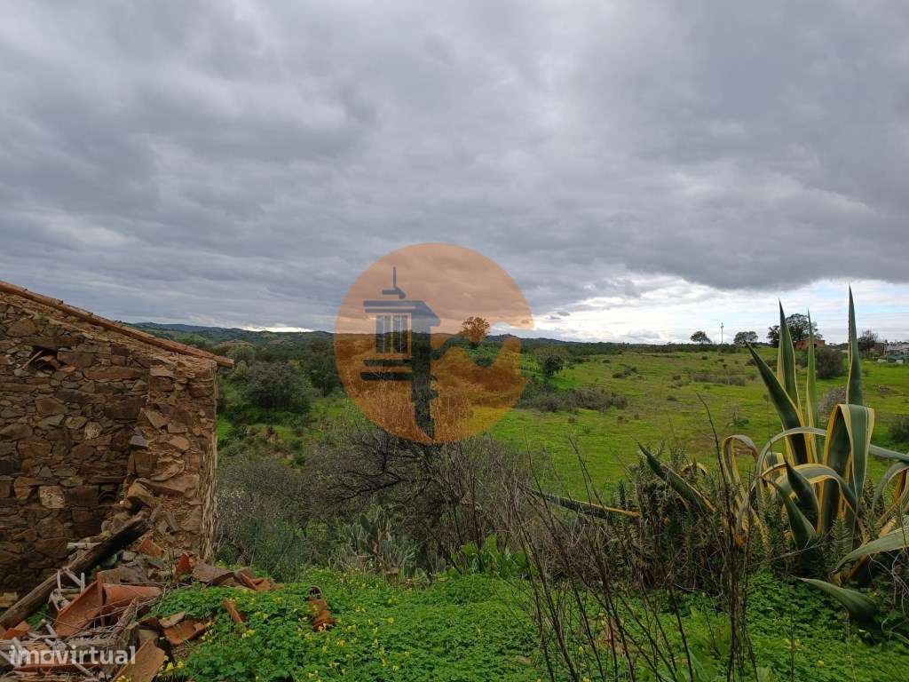 MORADIA ISOLADA EM RUÍNAS, PARA RECUPERAR COM TERRENO DE 1.560 M2 -... - Grande imagem: 5/60