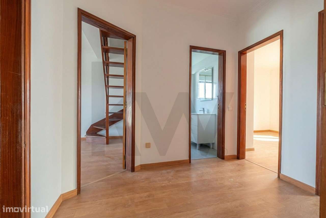 Apartamento T2 Duplex com Garagem em Santa-Clara - Grande imagem: 2/26