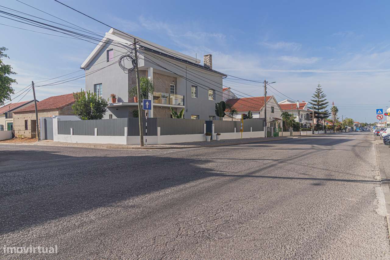 Moradia Isolada T4 com piscina  em Pinhal Frades, Fernão Ferro-53