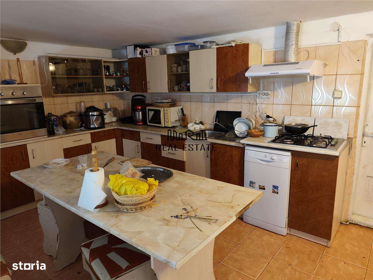 Proprietate spatioasa de vanzare in Gaesti, Dambovita - ideala pentru-10