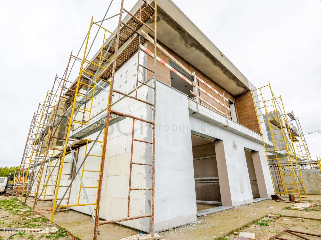 Moradia T4 Independente com Garagem e Piscina em Azeitão - Grande imagem: 5/37