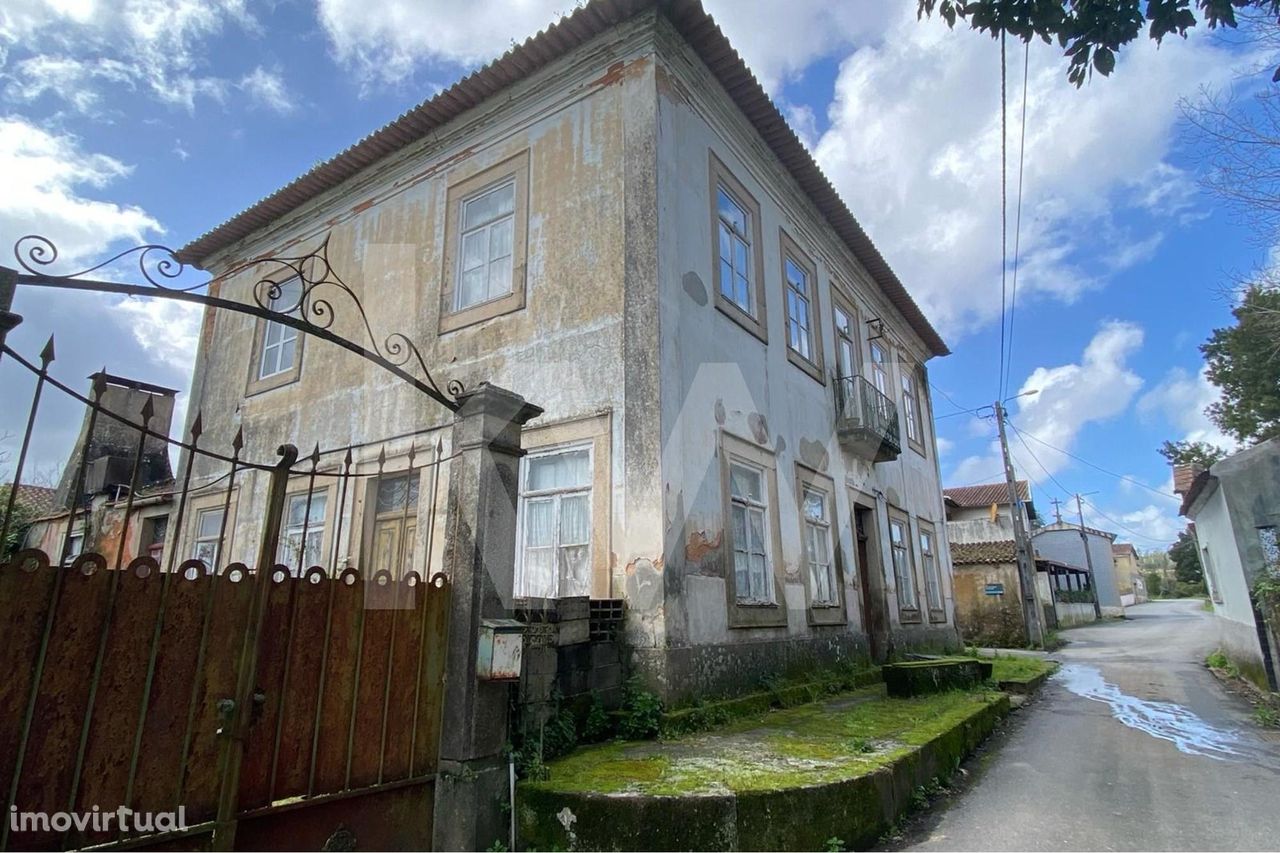 Casa centenária de início do século XIX em Macinhata do Vouga