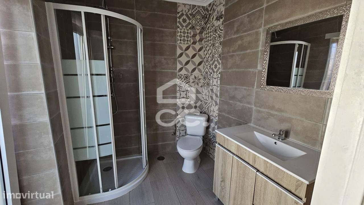 Alojamento com 10 quartos, pronto a rentabilizar, com obras recentes e-19