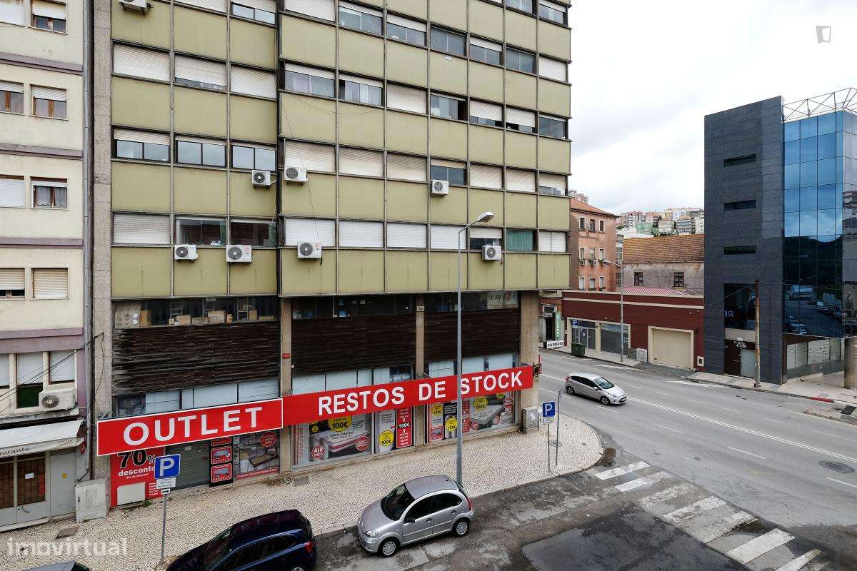 Quarto - localizado em Baixa Coimbra - Grande imagem: 3/10