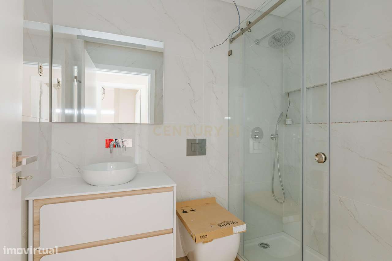 Apartamento T2 Novo com Vista Panorâmica em Loures-35