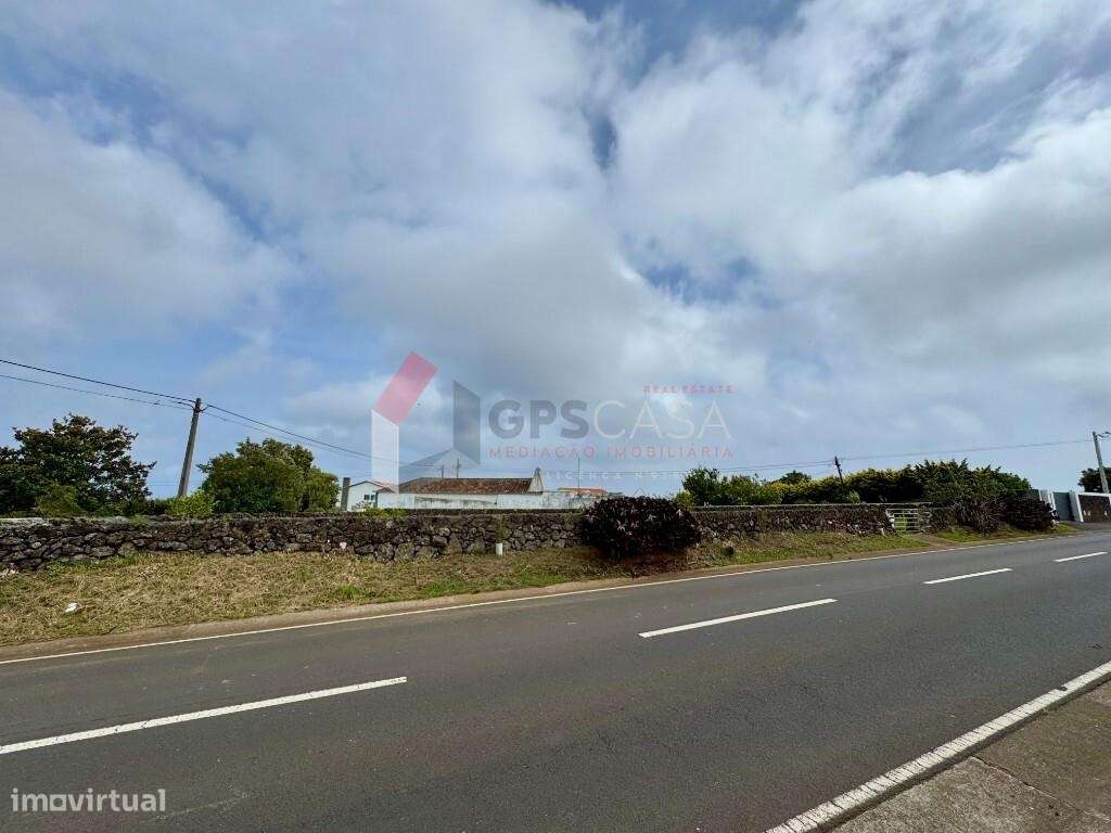 Terreno no Cabo da Praia - 1396 m2, perto do centro da Praia da Vitóri - Grande imagem: 5/9