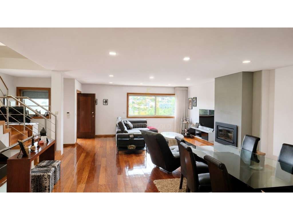 Moradia Geminada T4 Transformada em T3 com 3 Suites | São Pedro (Es...-5