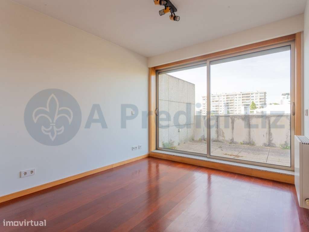 Apartamento T3+1 Duplex - À Av. da Boavista-23