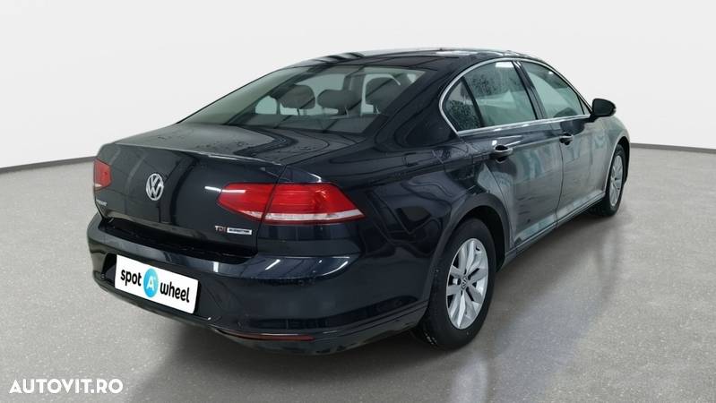 Volkswagen Passat - 5