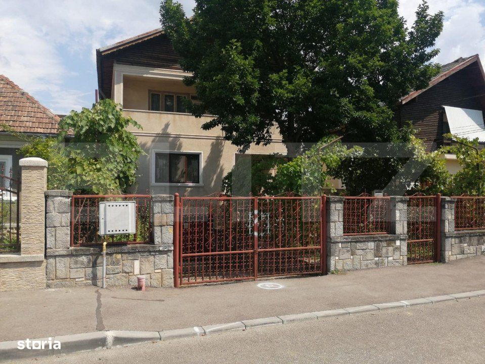 Casa individula, 293 mp, teren 693 mp, Pucioasa central