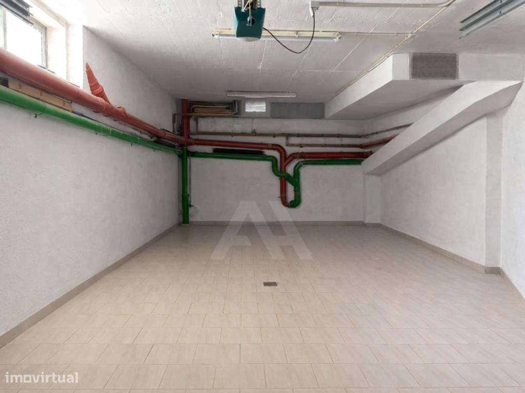 Apartamento T4 com Garagem box, na Amadora-24