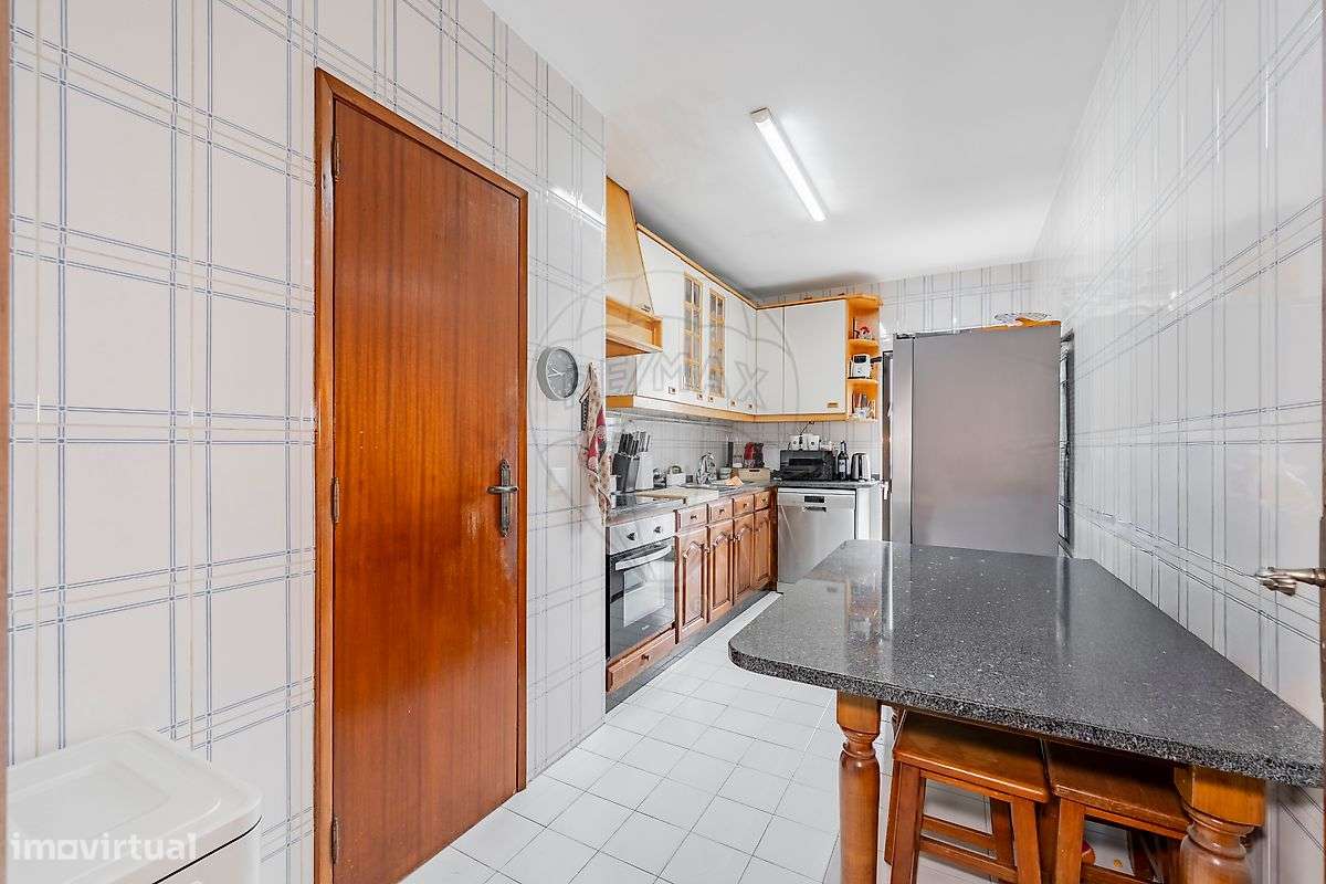 Apartamento T3 Parcialmente Renovado, situado em Ferreiros, Braga-5