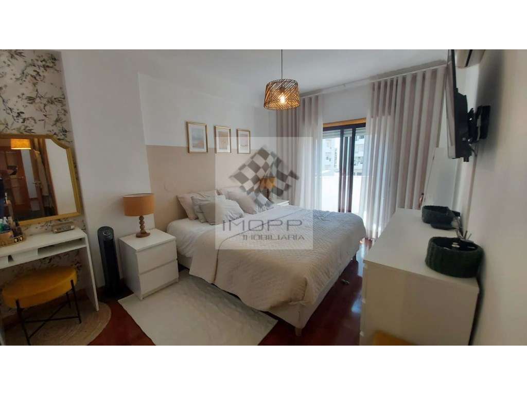 Fabuloso T4 na Radial em Odivelas com estacionamento!-19