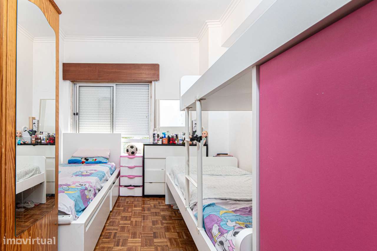 T2 com arrecadação, boas áreas, excelente localização Povoa Sta Iria-8