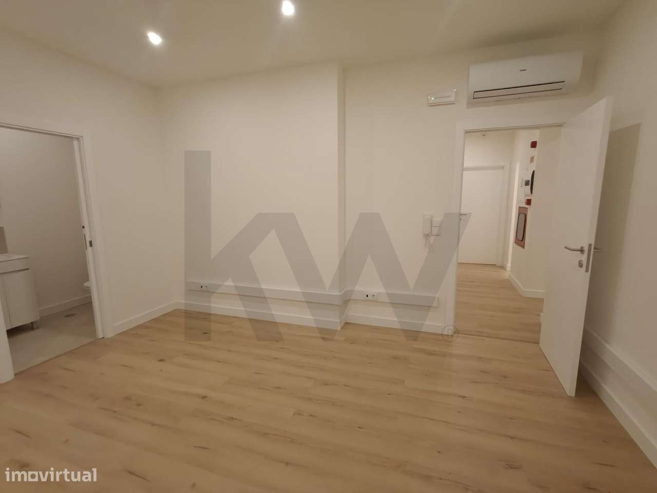 Escritório/Gabinete Remodelado com WC Privativo – Foros de Amora - Grande imagem: 2/11