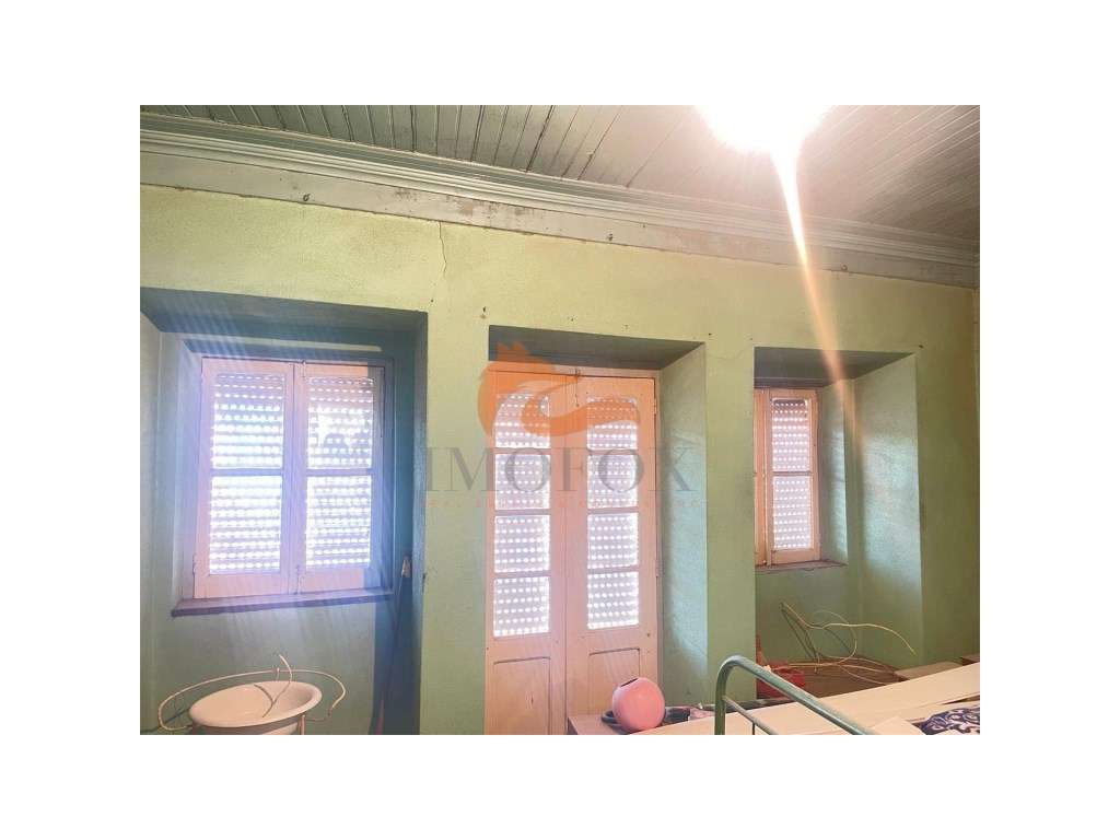 Casa para renovar com 2 quartos em Avô (Oliveira do Hospital)-8