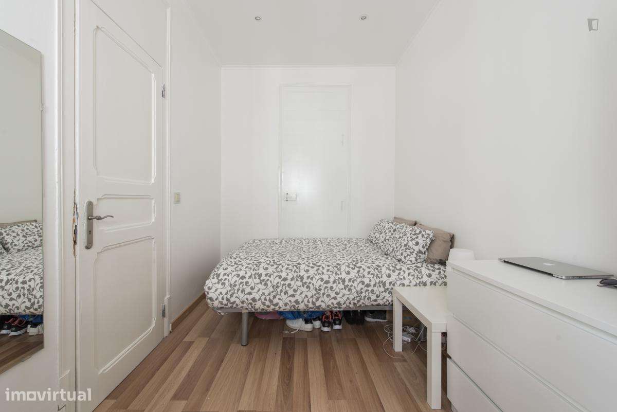 Quarto - localizado em Anjos Lisbon - Grande imagem: 4/8