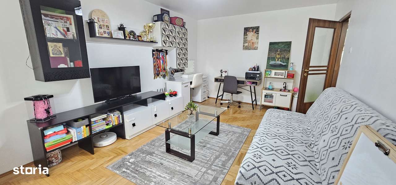 Apartament de vanzare 2 camere decomandat zona Faget-2