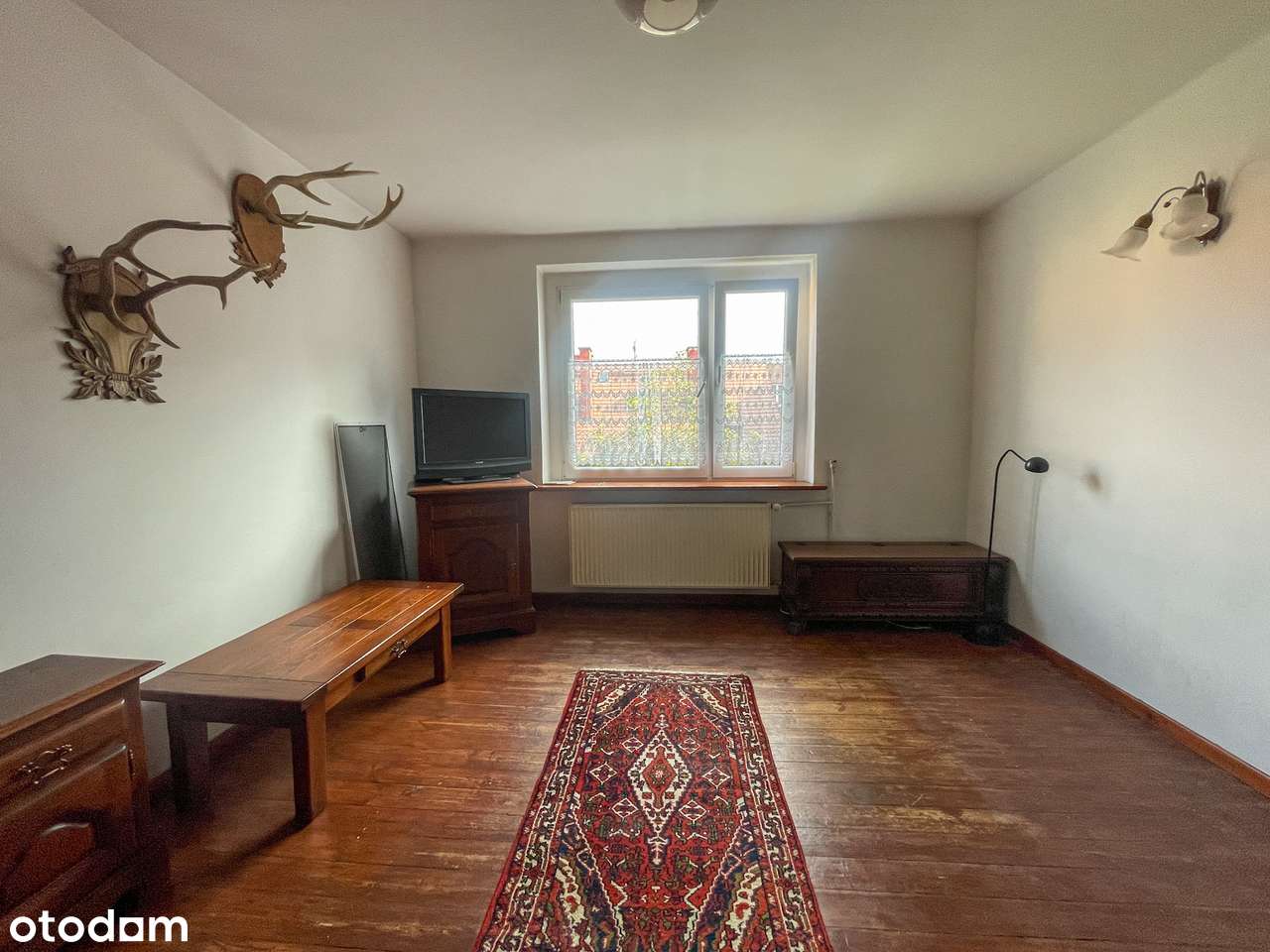 Przestronne wnętrze | 4 niezależne pokoje | podłogi i drzwi drewniane-10