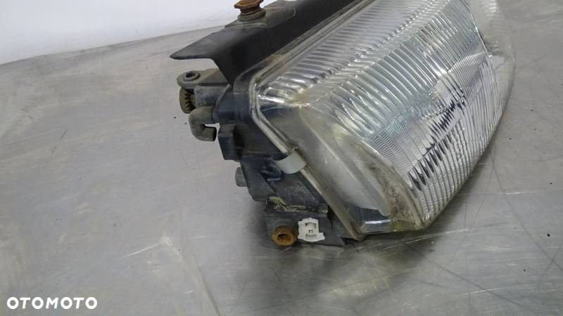 LAMPA PRAWA PRZEDNIA VOLKSWAGEN PASSAT B5 - 2