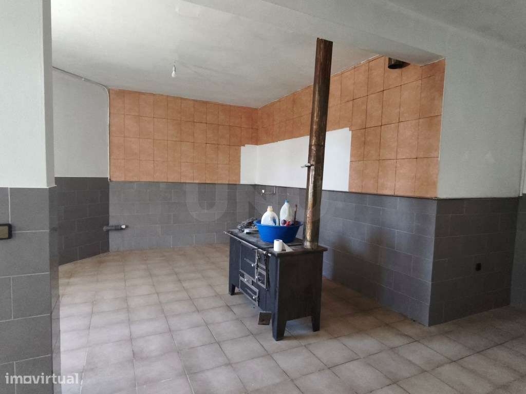 Moradia, em aldeia tranquila, em excelente estado de conservação, p...-25