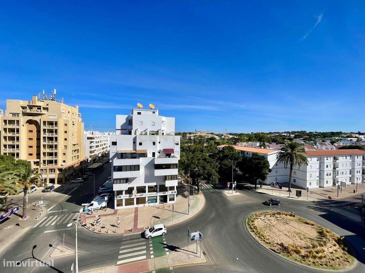 Exclusivo Apartamento T2 - Quarteira - Lugar de Garagem - Varandas - P-30