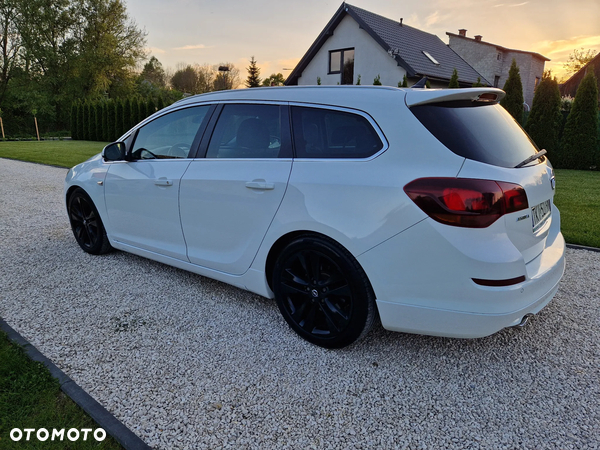 Opel Astra 1.6 Turbo Sports Tourer - 2