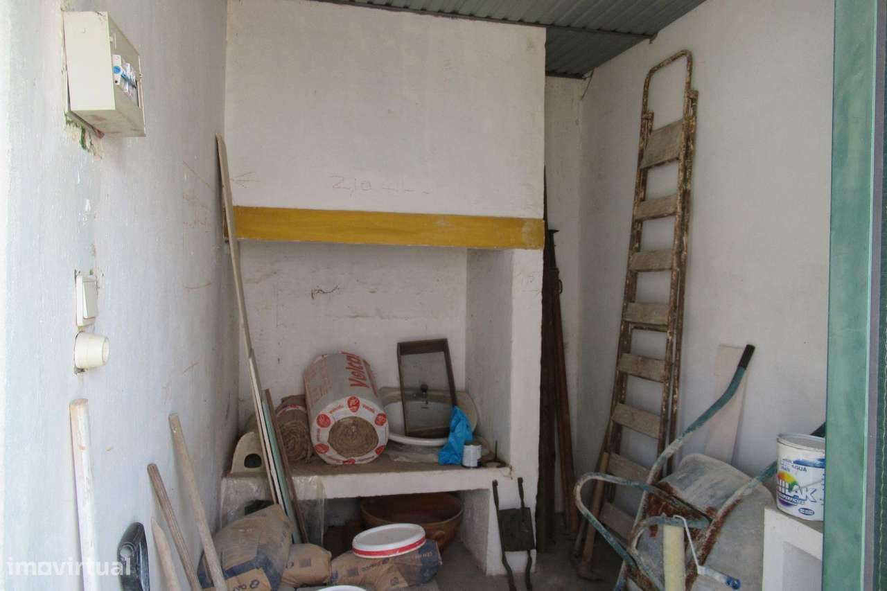 MORADIA V1, 2 GARAGENS E LOGRADOURO.-5