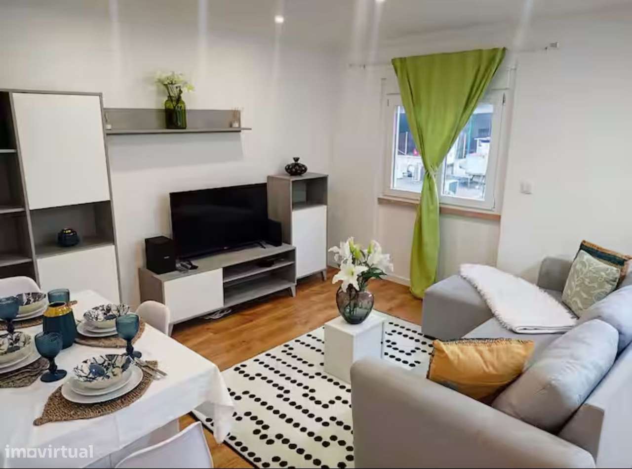 T2 Amadora remodelado junto a estação - Grande imagem: 2/9